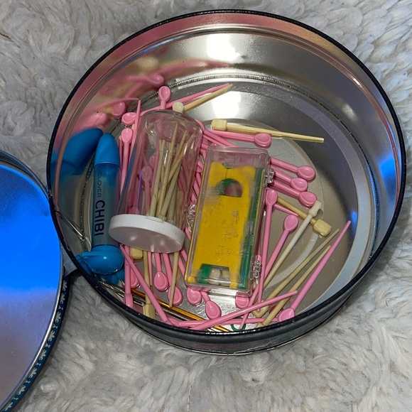 Floral Tin Box with curl roller pins and other odds and ends comes with tin - Picture 1 of 5